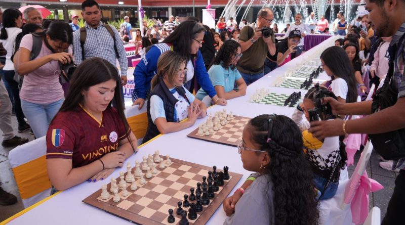 #Galería l Más de 70 ajedrecistas en la simultánea de ajedrez por el Día Internacional de la Mujer